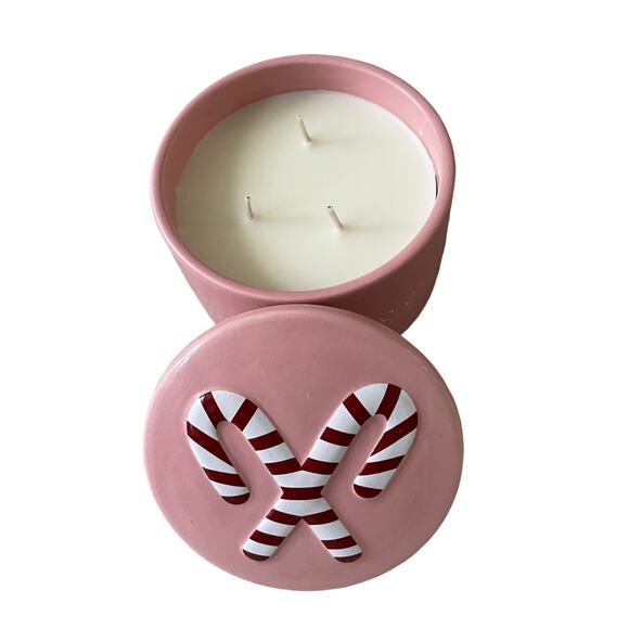 Sand & Fog Crushed Candy Cane Scented Christmas Candle with Holiday Lid 150z New - Picture 1 of 16